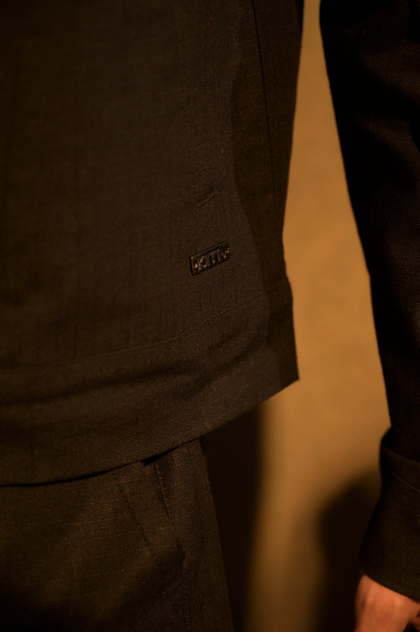 PIVOT RAGLAN JACKET - BLACK