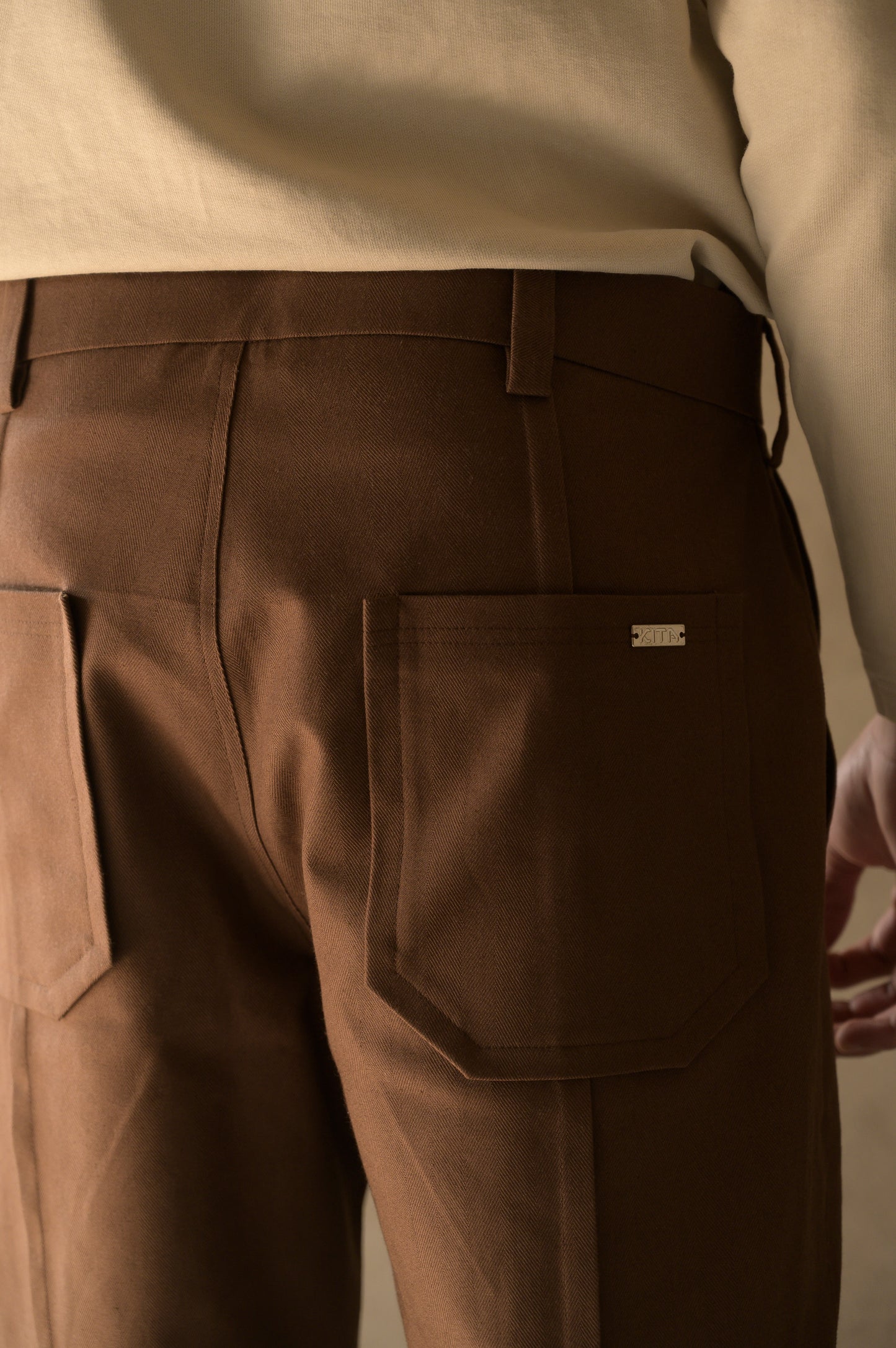 COLUMN TROUSERS – BROWN