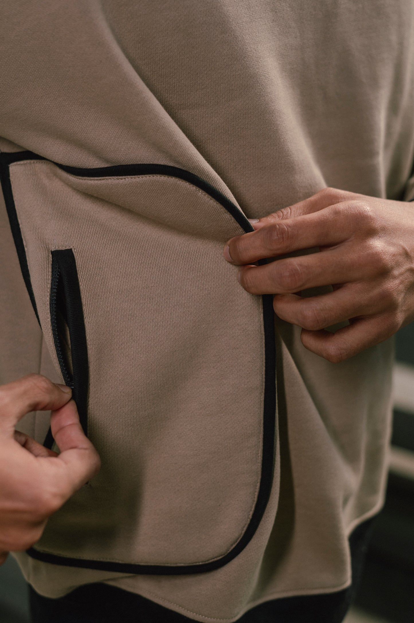 OUTLINER MODULAR SWEATSHIRT