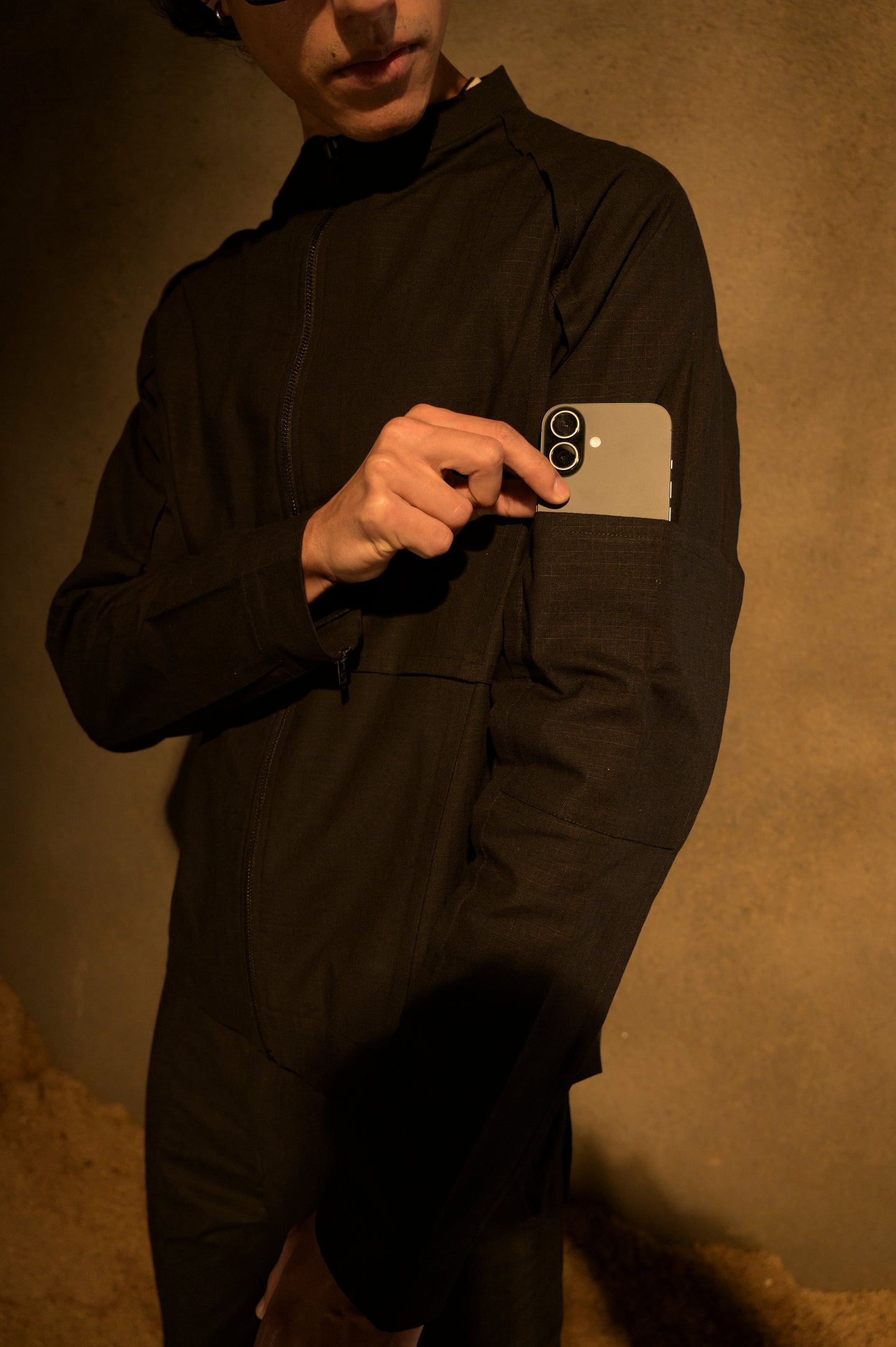PIVOT RAGLAN JACKET - BLACK