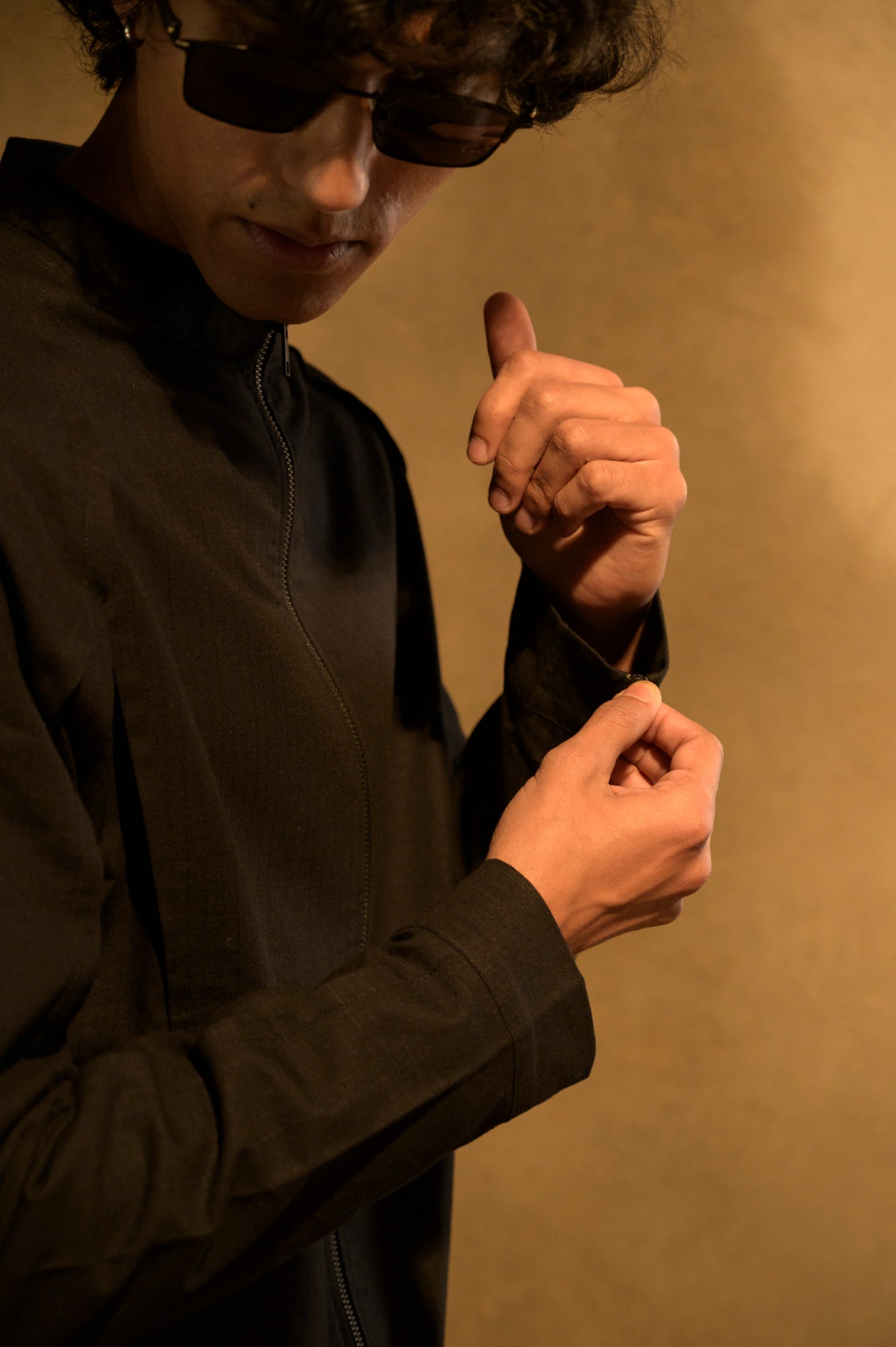 PIVOT RAGLAN JACKET - BLACK