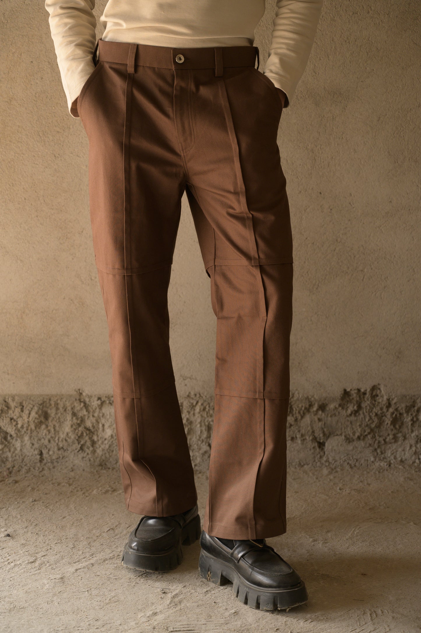COLUMN TROUSERS – BROWN