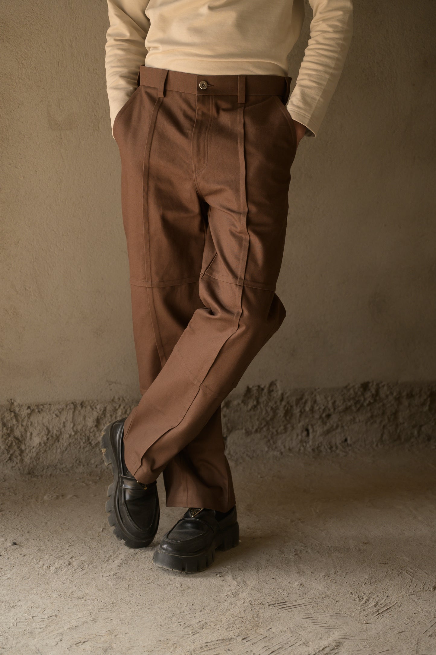 COLUMN TROUSERS – BROWN