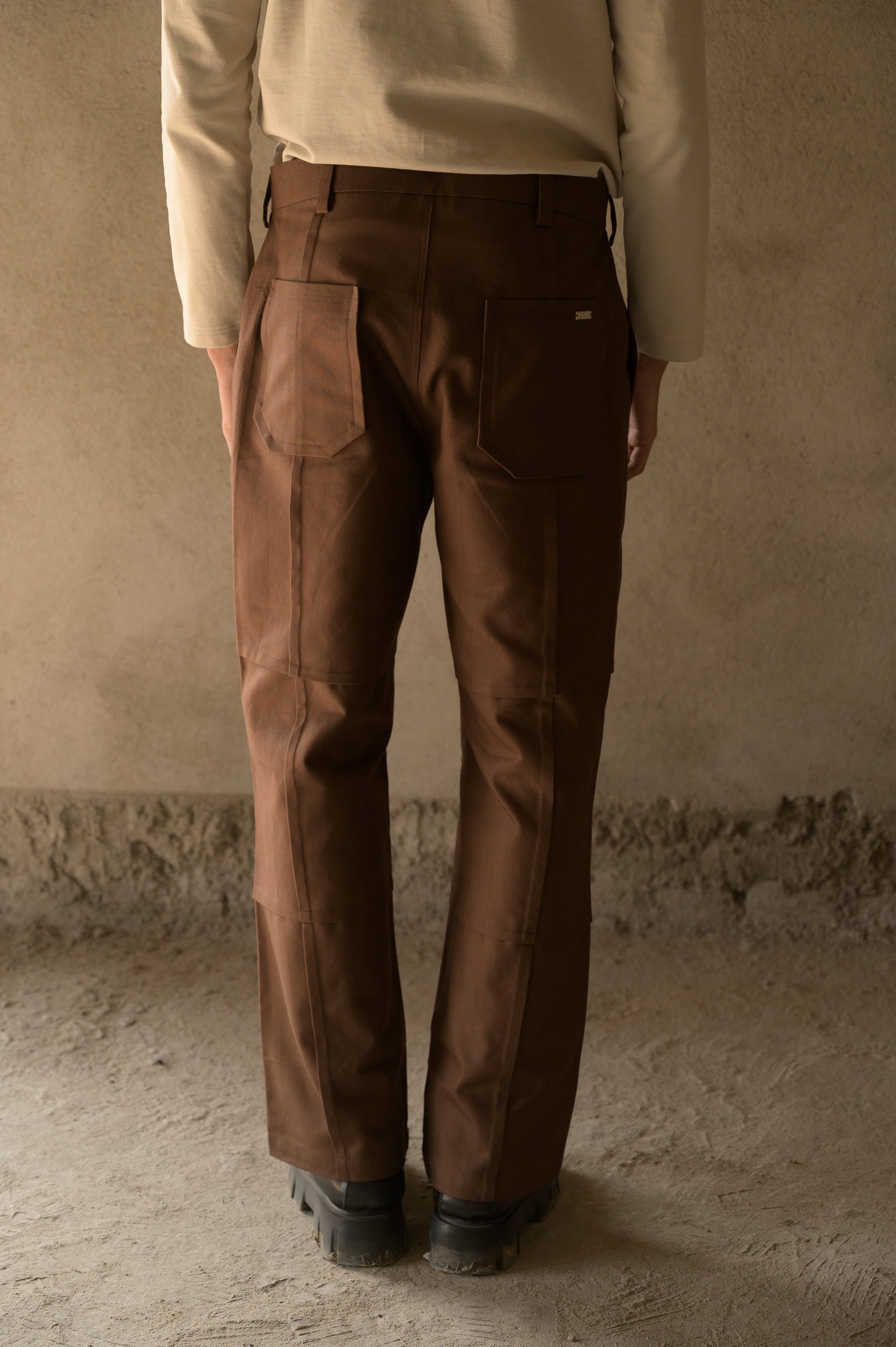 COLUMN TROUSERS – BROWN