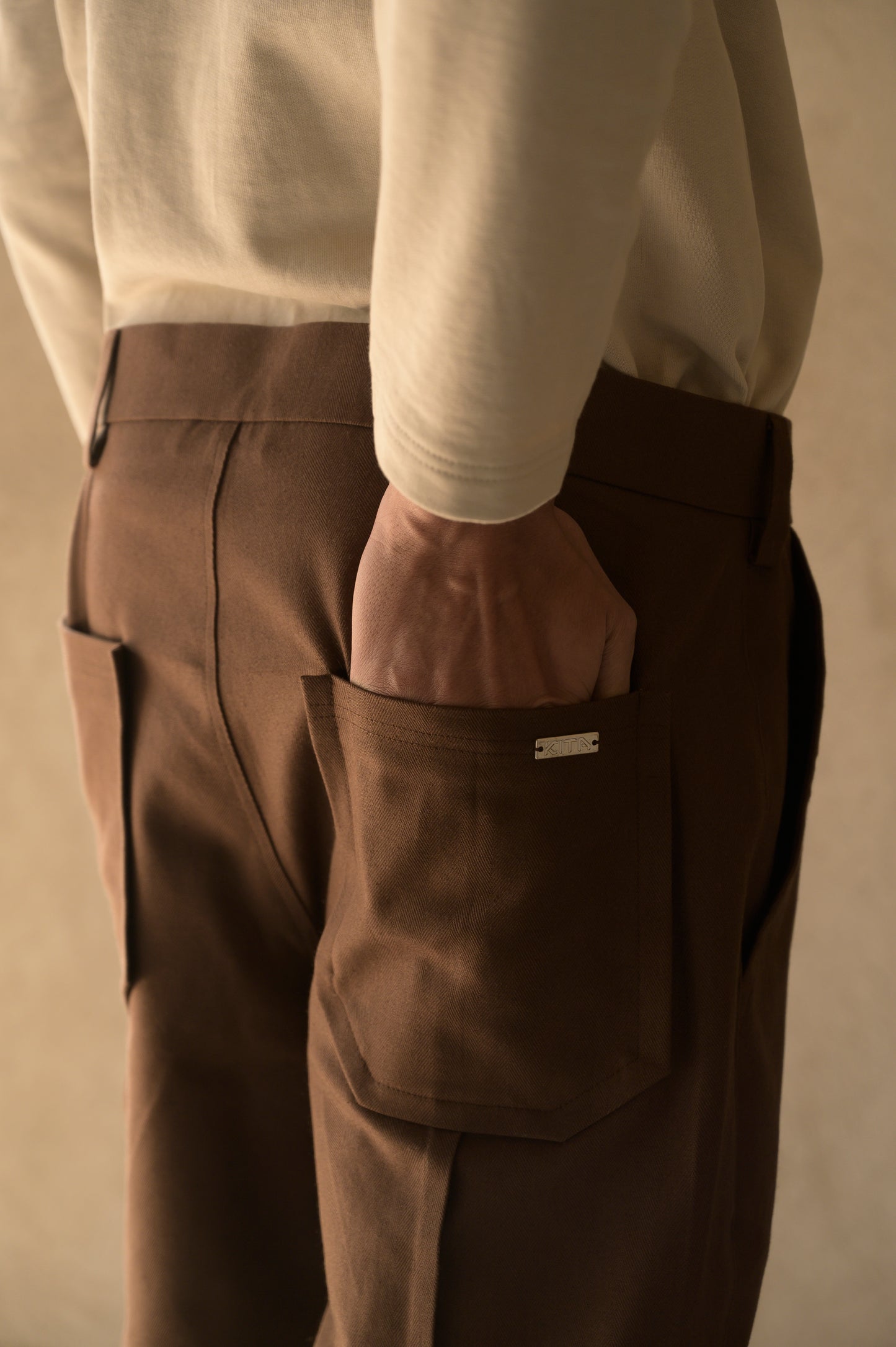 COLUMN TROUSERS – BROWN