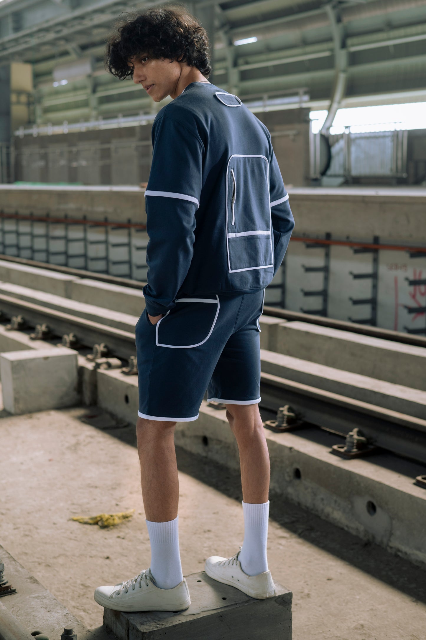 OUTLINER MODULAR SWEATSHIRT
